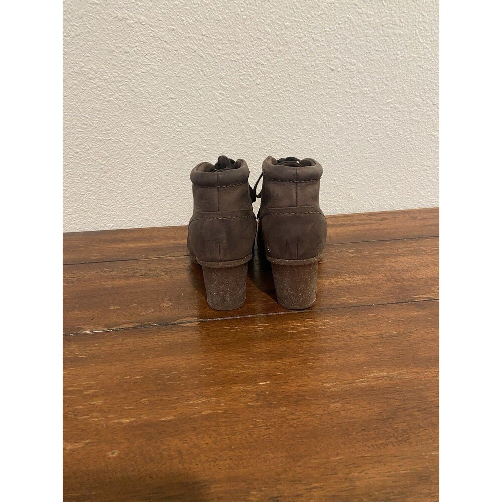 Clarks Brown Suede Lace-Up Ankle Bootie Women's US 7.5 UK 5 EU 38 Boots - Picture 2 of 11